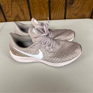 Nike Zoom Pegasus 35 - Size 10 - Light mauve